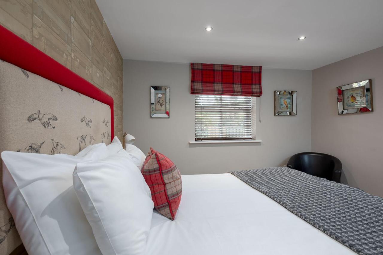 Hotel The World'S End - Northampton à Ecton Extérieur photo