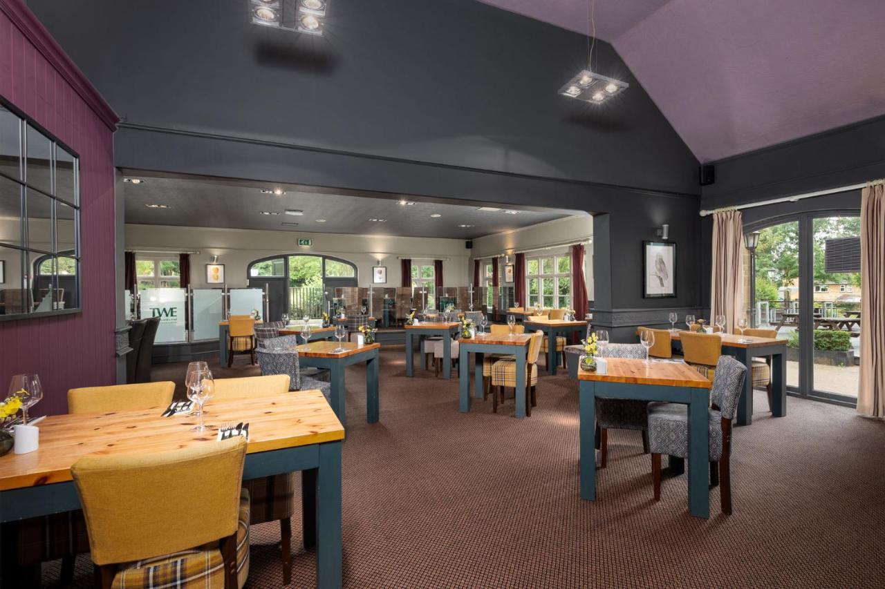 Hotel The World'S End - Northampton à Ecton Extérieur photo