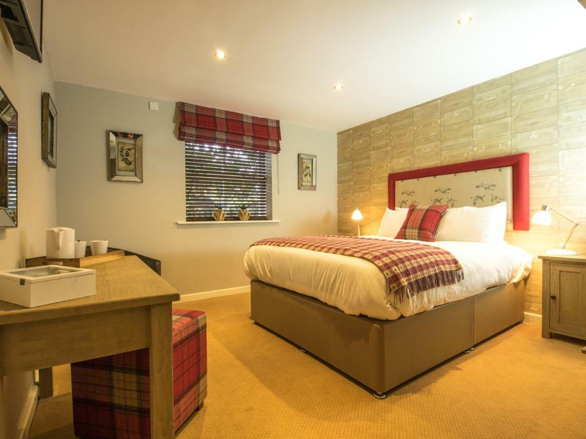 Hotel The World'S End - Northampton à Ecton Extérieur photo